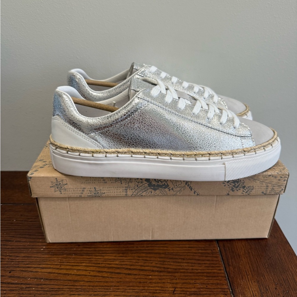 Free People Women’s Scotty Sneaker Silver US 10